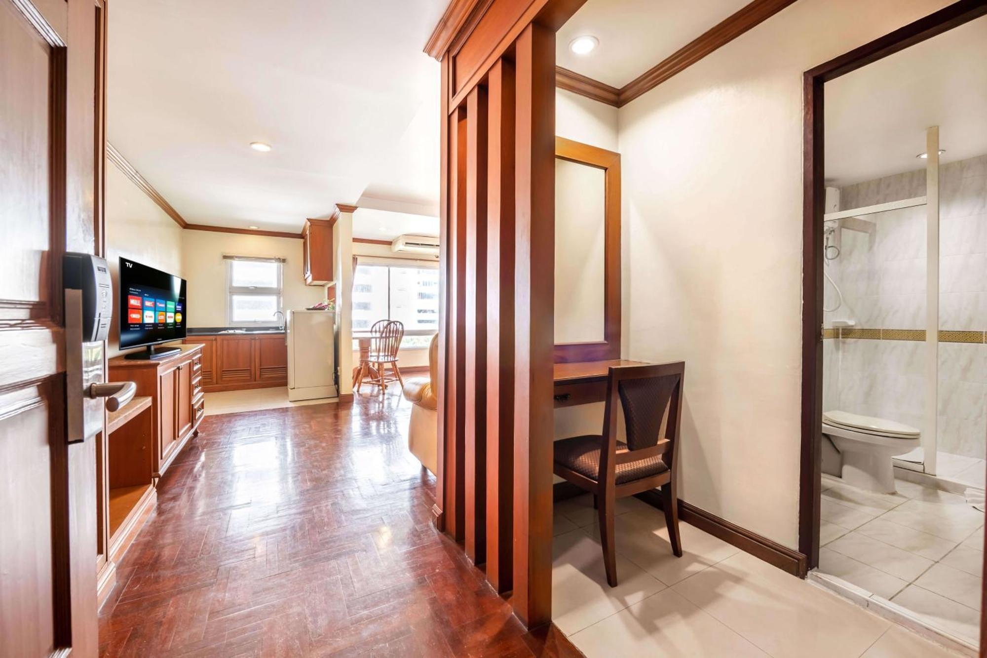 Nana Family Hotel Bangkok Bagian luar foto