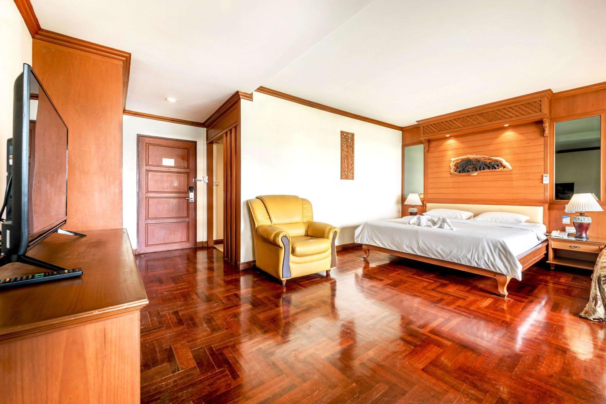 Nana Family Hotel Bangkok Bagian luar foto