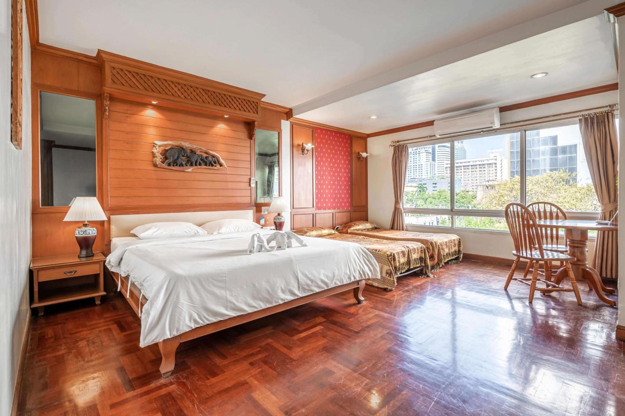 Nana Family Hotel Bangkok Bagian luar foto