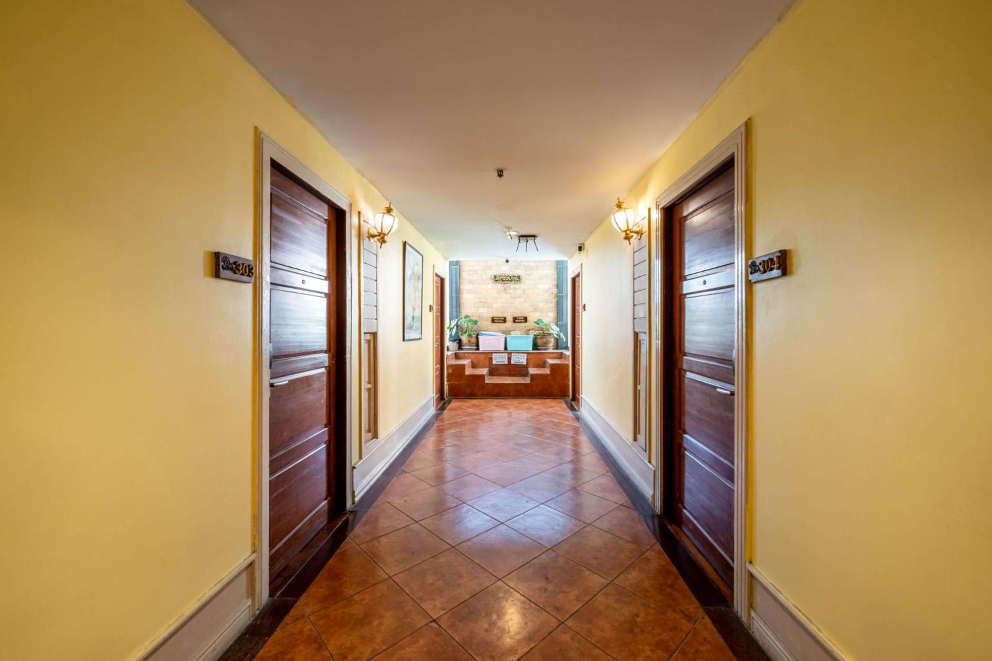 Nana Family Hotel Bangkok Bagian luar foto