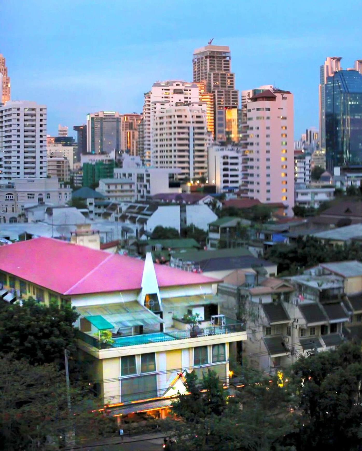 Nana Family Hotel Bangkok Bagian luar foto